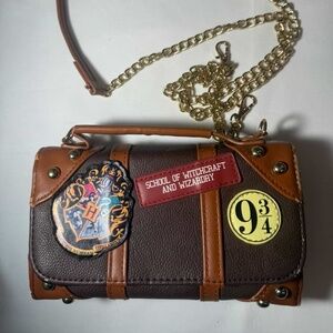 Harry Potter Hogwarts 9 3/4 Wallet Chain Crossbody Purse School of Witchcraft